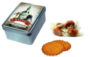 BOITE A SUCRETTE AVEC CARAMELS BEURRE SALE OU GRANDS SABLES