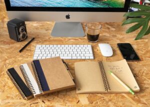 CAHIER A SPIRALES KRAFT AVEC STYLO