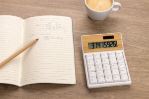 CALCULATRICE EN BAMBOU FSC®  ET PLASTIQUE RECYCLE RCS UTAH