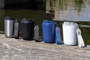 MUG ISOTHERME 380ML EN ACIER INOXYDABLE RECYCLE RCS AVEC LANIERE CUPPA