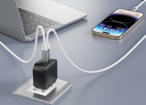 CHARGEUR 70W GaN EN PLASTIQUE RCS URBAN VITAMIN SANTA CRUZ