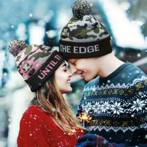 BONNET EN ACRYLIQUE A MOTIF JACQUARD AVEC POMPOM SUR MESURE