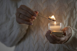 BOUGIE CARREE AMBRA EN VERRE AVEC COUVERCLE EN BAMBOU